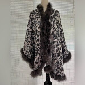 ST.JOHN Women's Knit White Black Gray Print Fur Trim Coat  Cape Sz One Size
